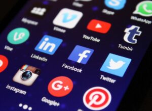 Lustige Sprüche zum Urlaubsende auf Social Media teilen