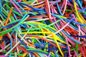 Plastik im Kreislauf: Warum thermoplastische Kunststoffarten ein Glücksfall fürs Recycling sind