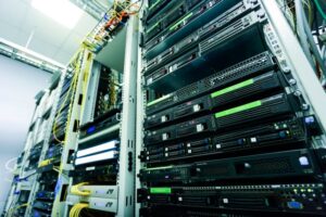 Schluss mit Kabelsalat: Warum ein 19-Netzwerk-Serverschrank das Herzstück deiner Informationstechnik ist